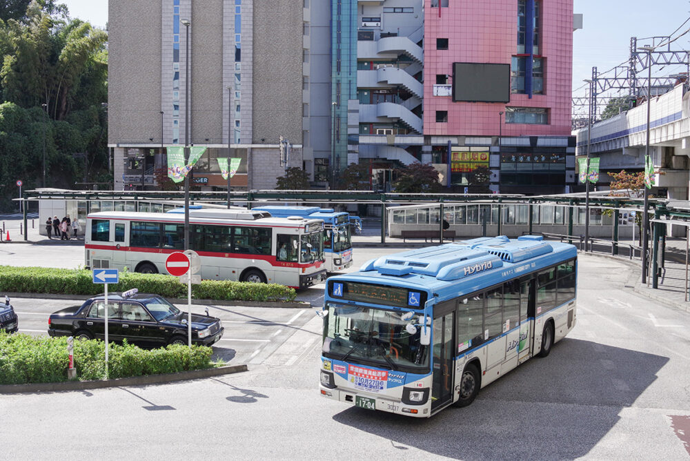 まだ首都圏で活躍中!?　昔ながらの作り方をした路線バス車両が尊すぎる!!