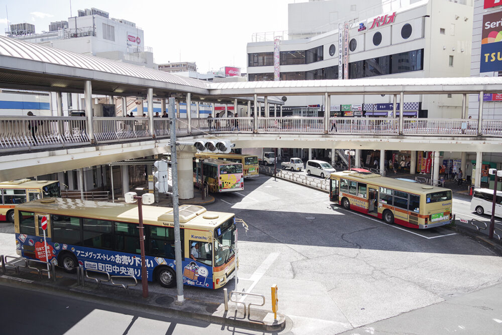 町田バスセンター。東京都内ながら神奈中バスの本拠地と言わんばかりの迫力