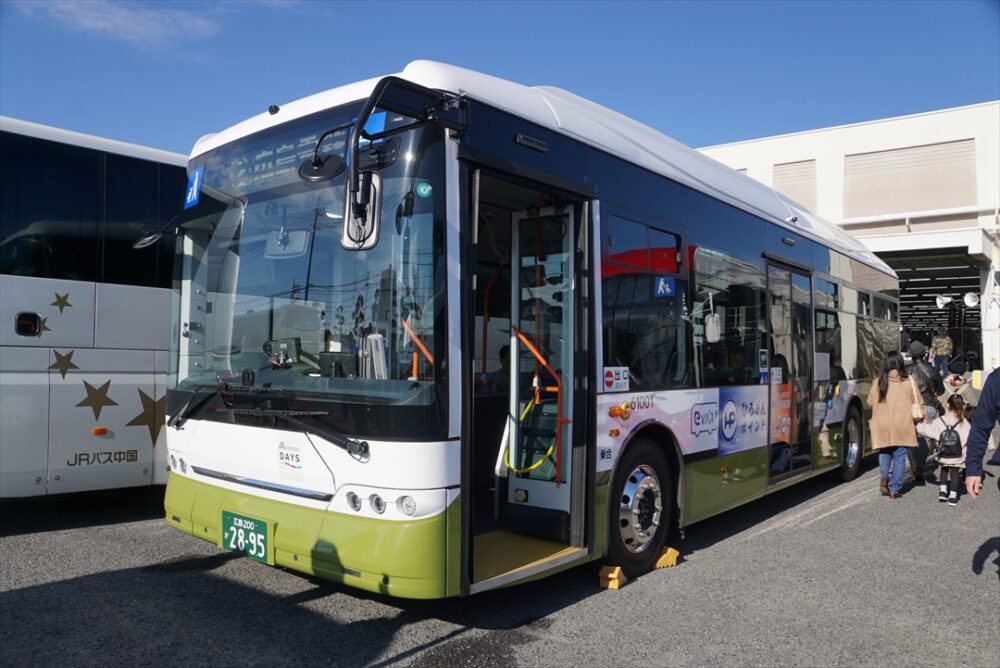 こちらは広電の展示車両
