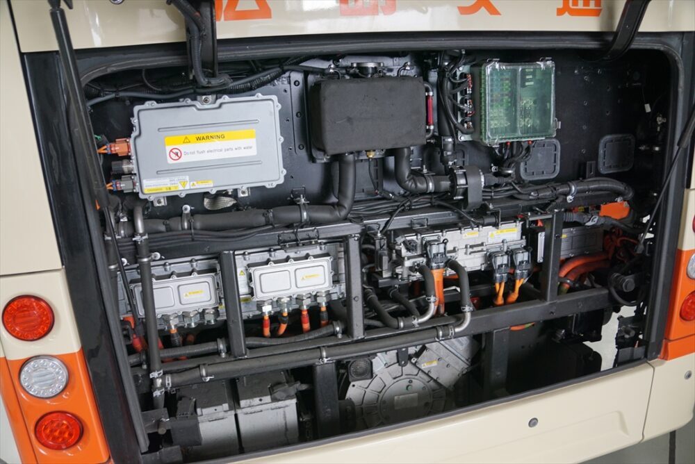 エンジンルームではなく機器室？