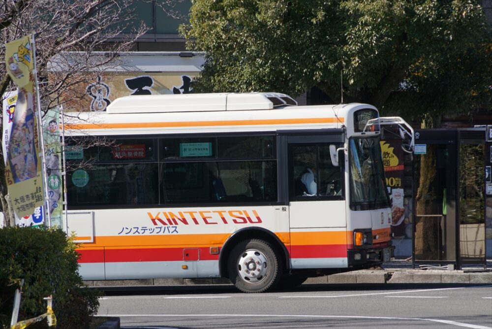 路線車は中型の日野レインボーが中心