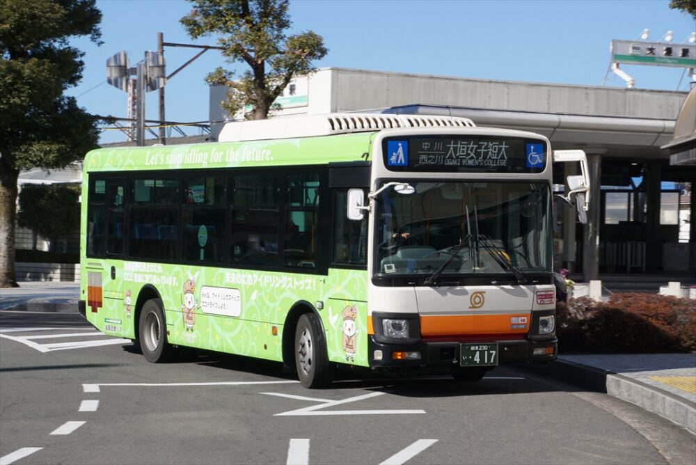 名阪近鉄バスのラッピング車