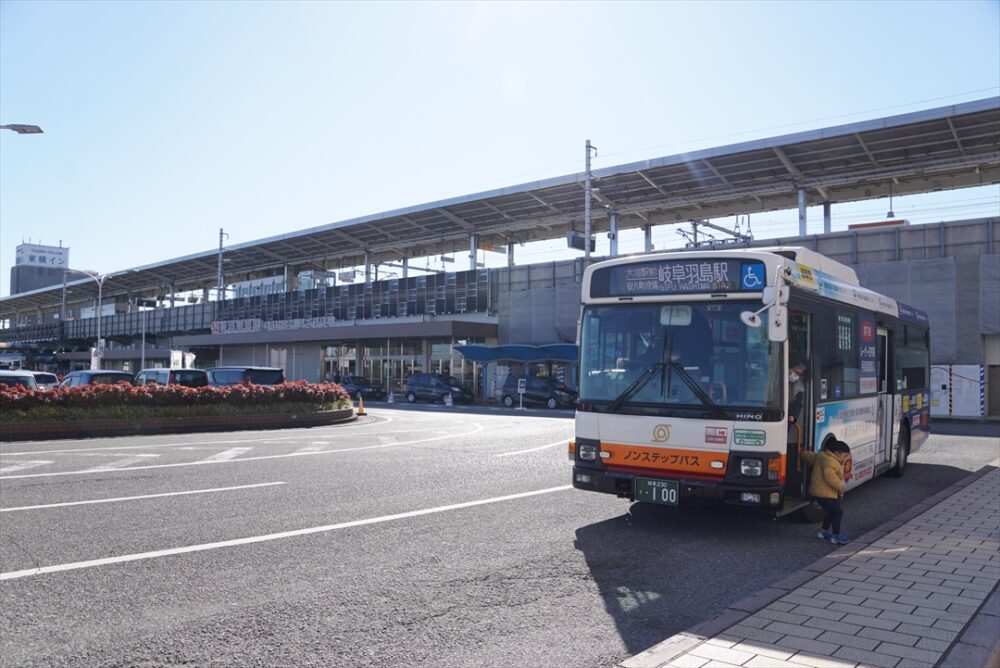 岐阜羽島駅に到着した名阪近鉄バス