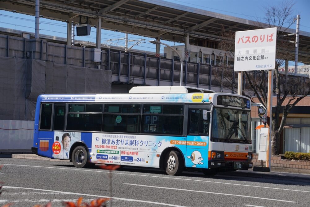大きな看板で大垣駅にアクセス可能であることをアピール？