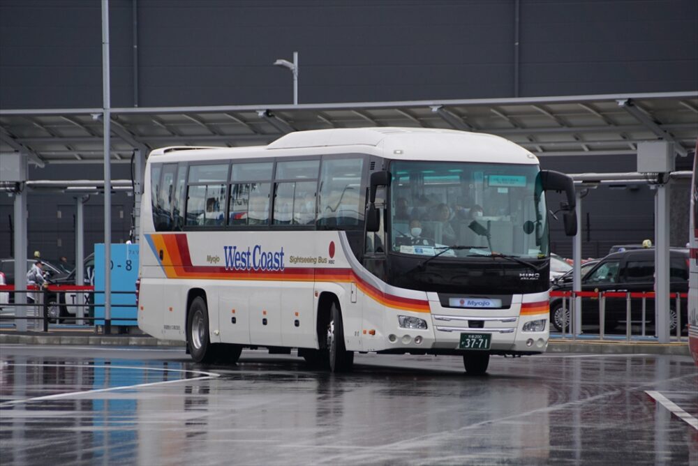 明星観光バスの日野セレガ