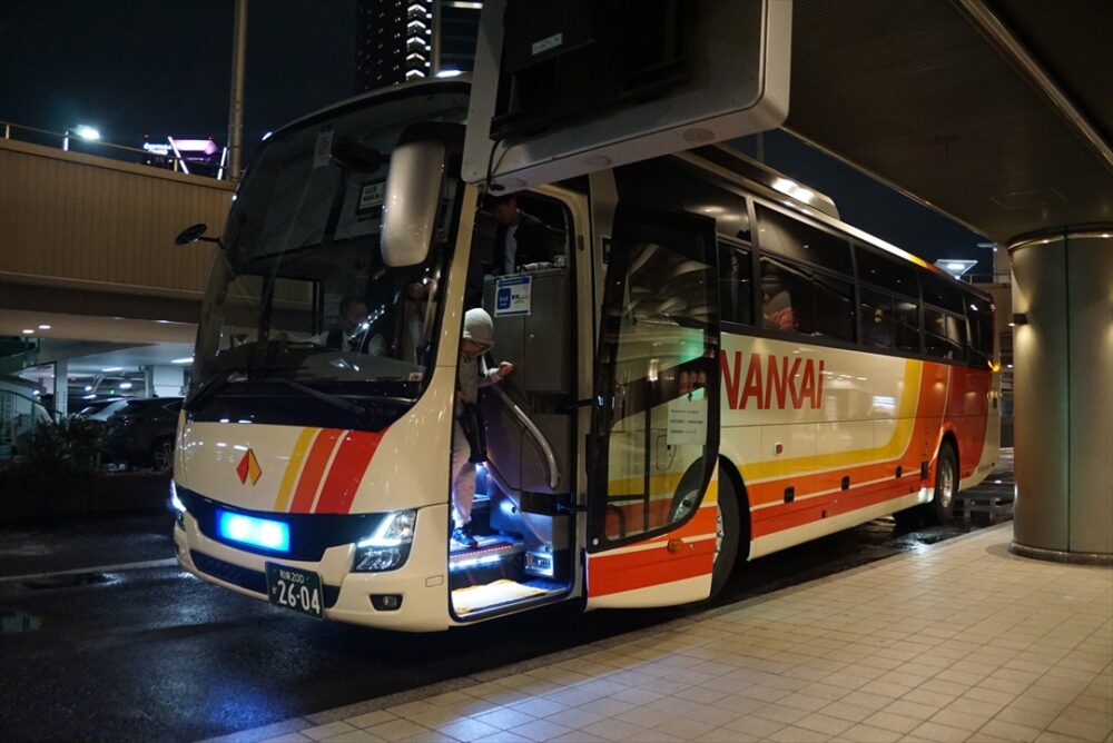 南海なんば駅へ向かうシャトルバスもアプリ乗車券前提なので貸切車で運行