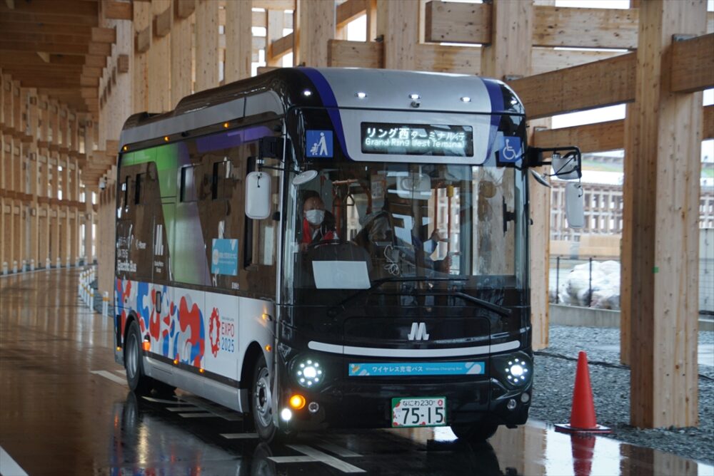 大阪・関西万博外周バスの「e Mover」には乗る価値アリ!?　自動給電と自動運転に刮目せよ!!