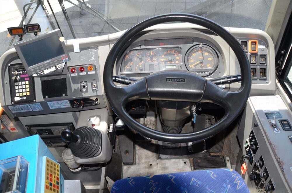 フジエクスプレス東京営業所にはない日野レインボーのマニュアル車