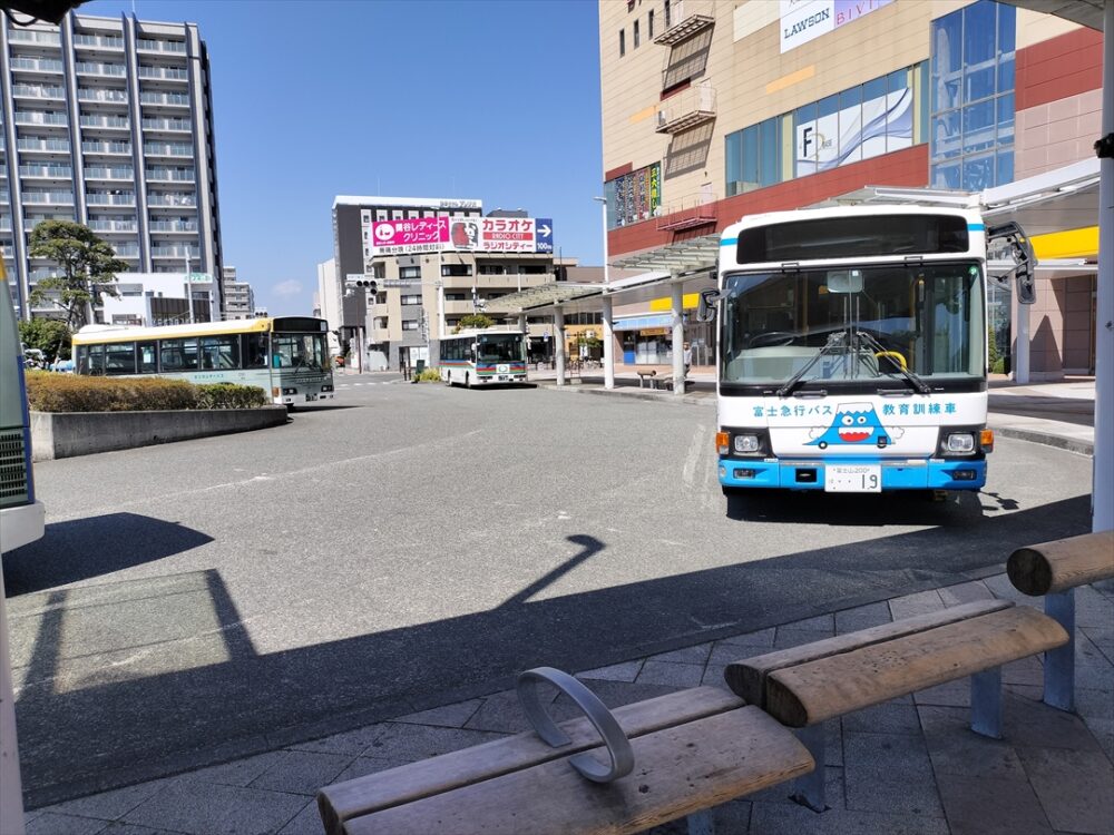 沼津駅にはいろいろなバスがやってくる