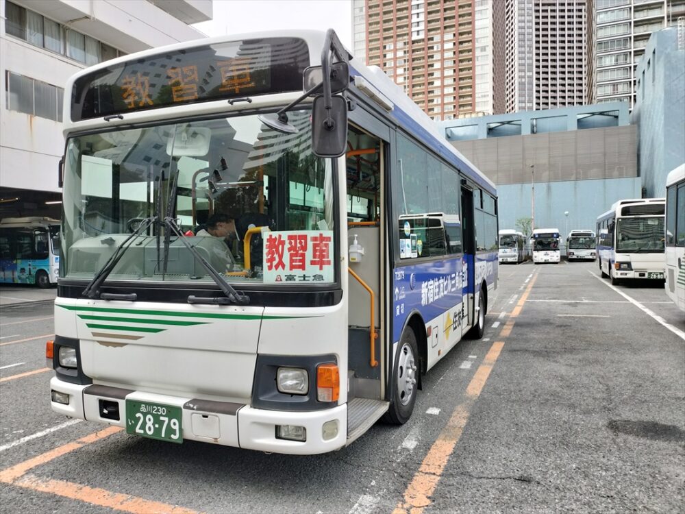 主に中型車による路線を担当する