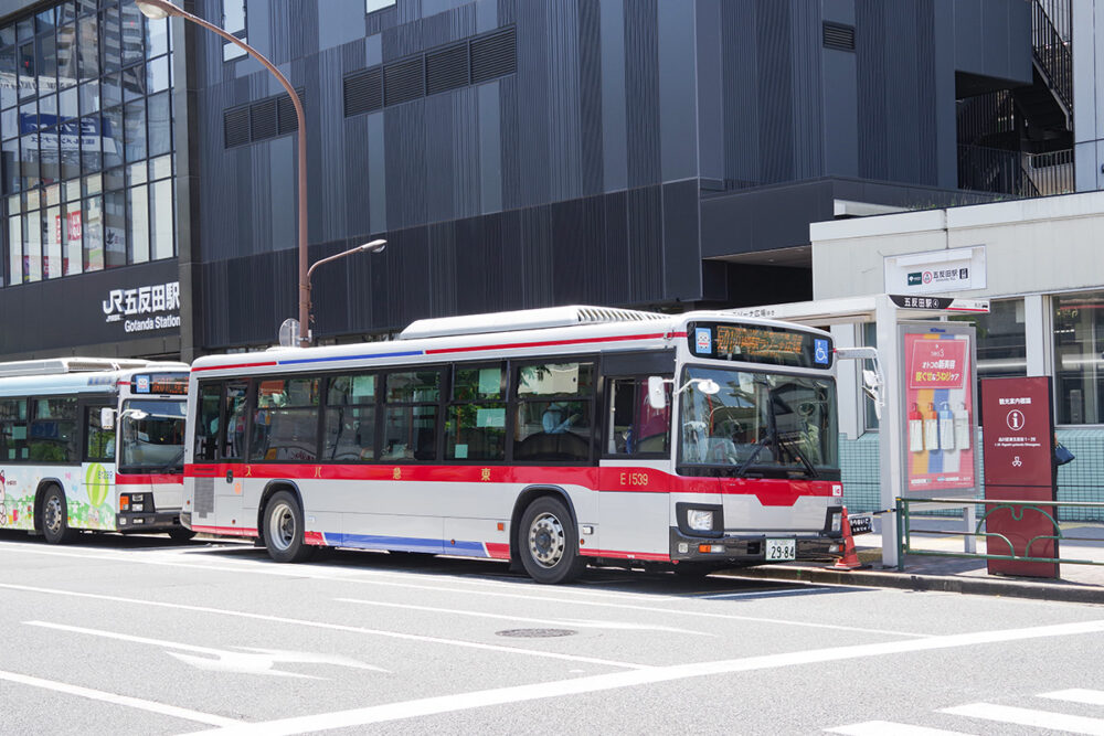 大都会を代表する県境越え路線の東急バス反01系統
