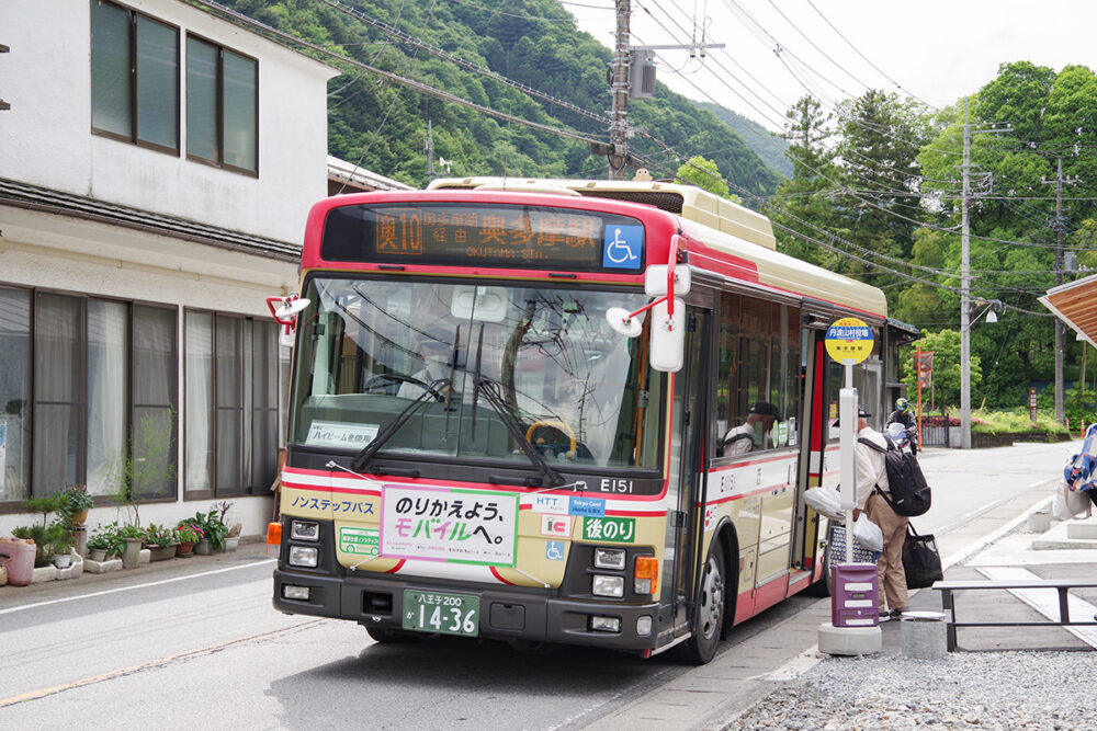 東京都／山梨県の奥地の橋渡し役を担うのが西東京バス奥10系統