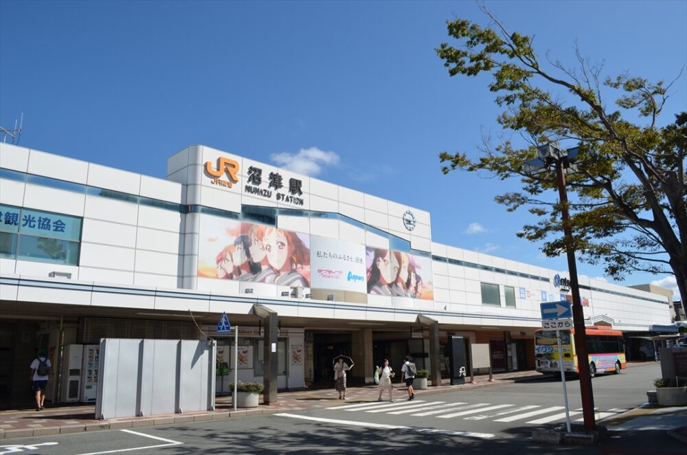 駅からもう「ラブライブ!サンシャイン!!」だらけ