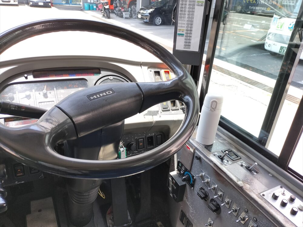 【6月のバス占い付き】バス運転士の水分補給いつする？　どうやる?　限りある手荷物でどう持ち込むか！