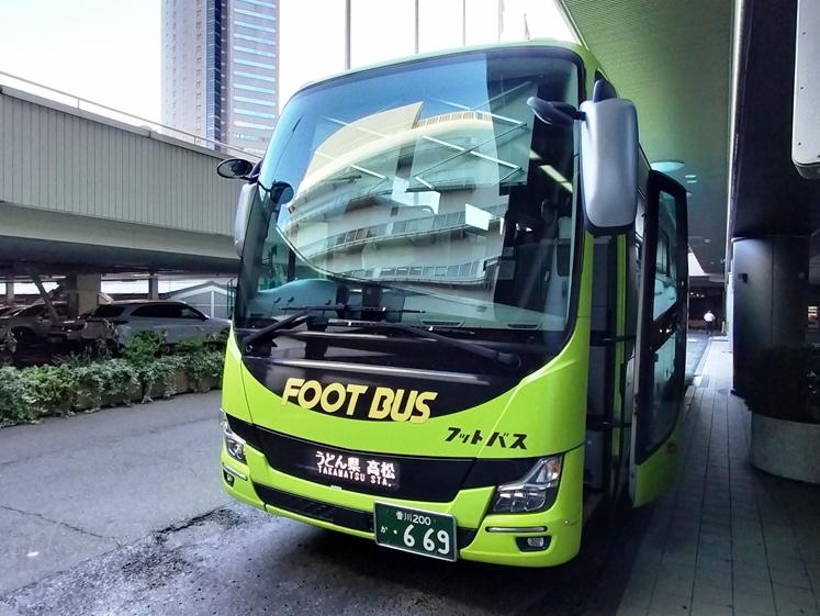 発車を待つフットバスの行先は「うどん県」！