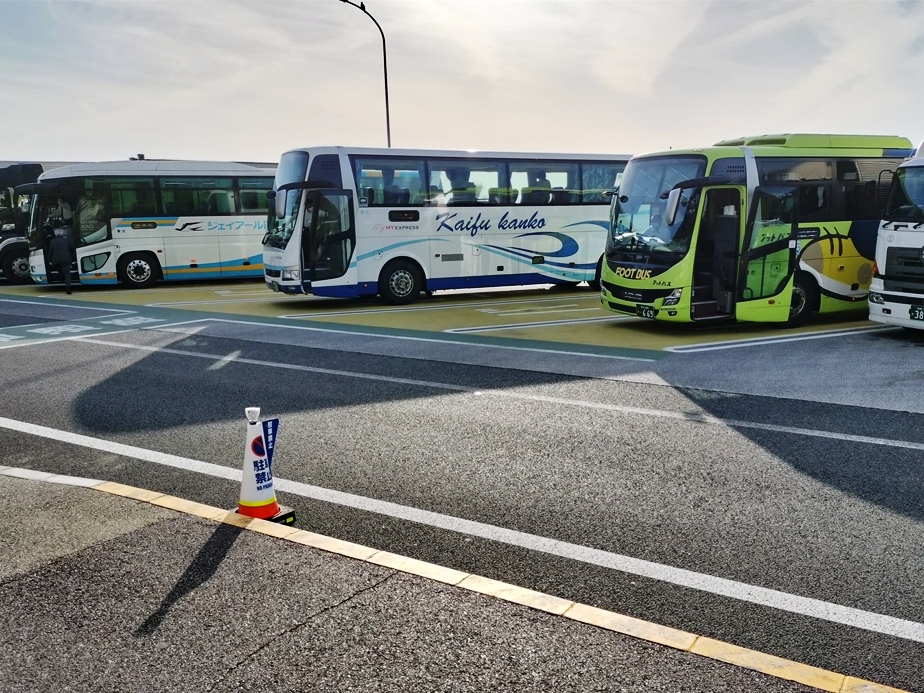 降車休憩では多くのバスが集まってきた