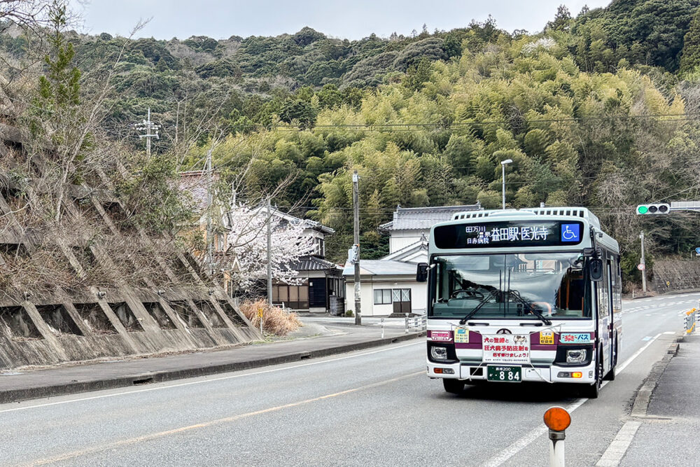 石見交通 小浜江崎線は県境越え系路線バスの一つだ