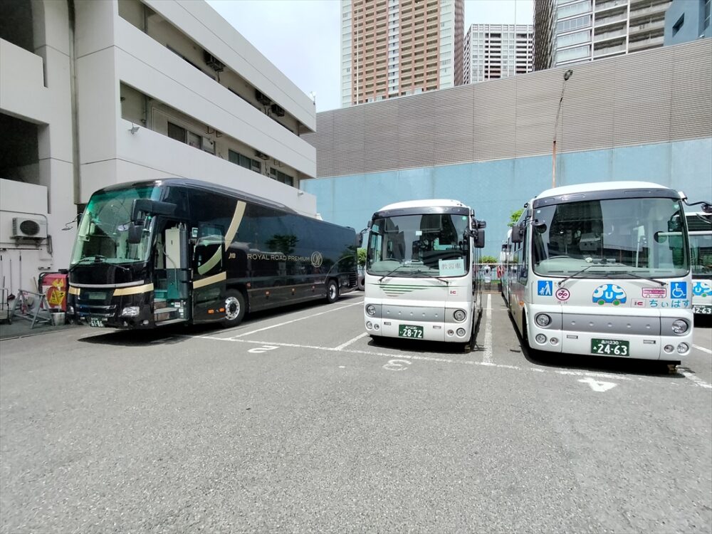 車庫入れ自体は難しくないがきちっと指定された区画に入れるのがプロの運転士と指導される！