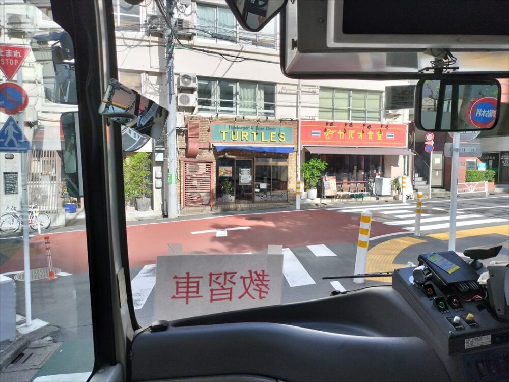 ポンチョでしか入れない路線での最大の難所で左折する
