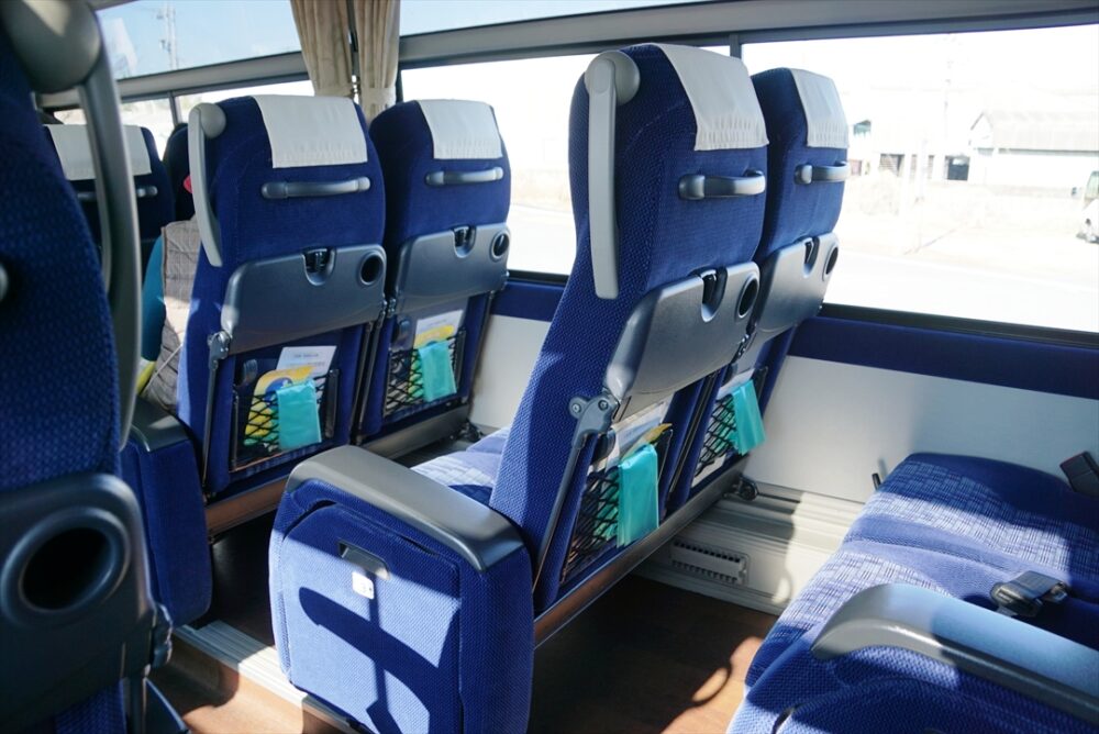 一般的な貸切車のスタイルだが普段は乗ることがない車両であることは間違いない！