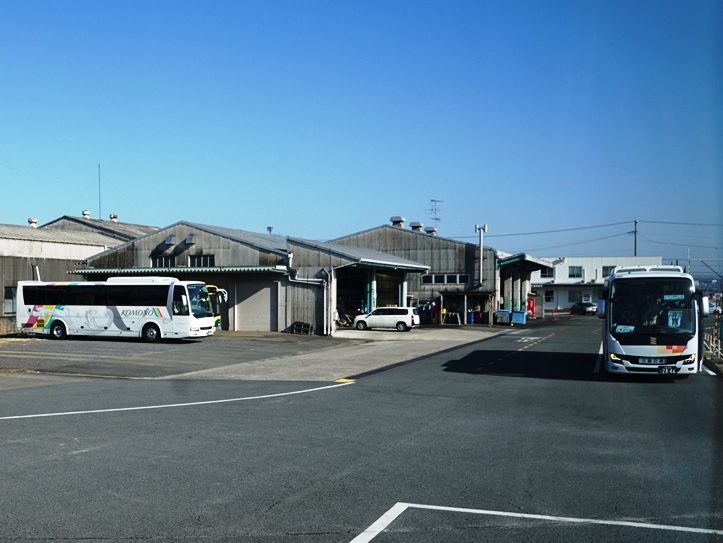 以外にも広大な敷地の生桑車庫