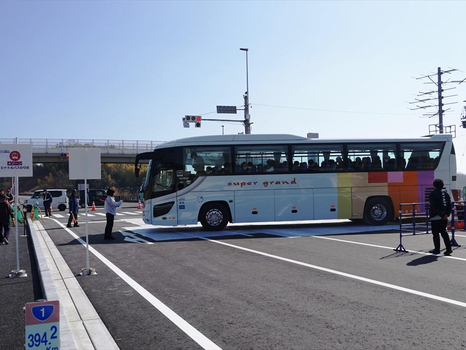 三重交通の日野セレガが転回中！