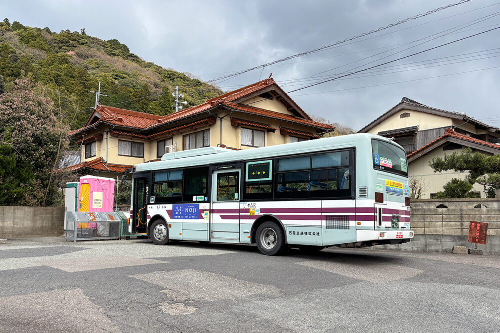 転回場内はバスの一時待機所としても機能