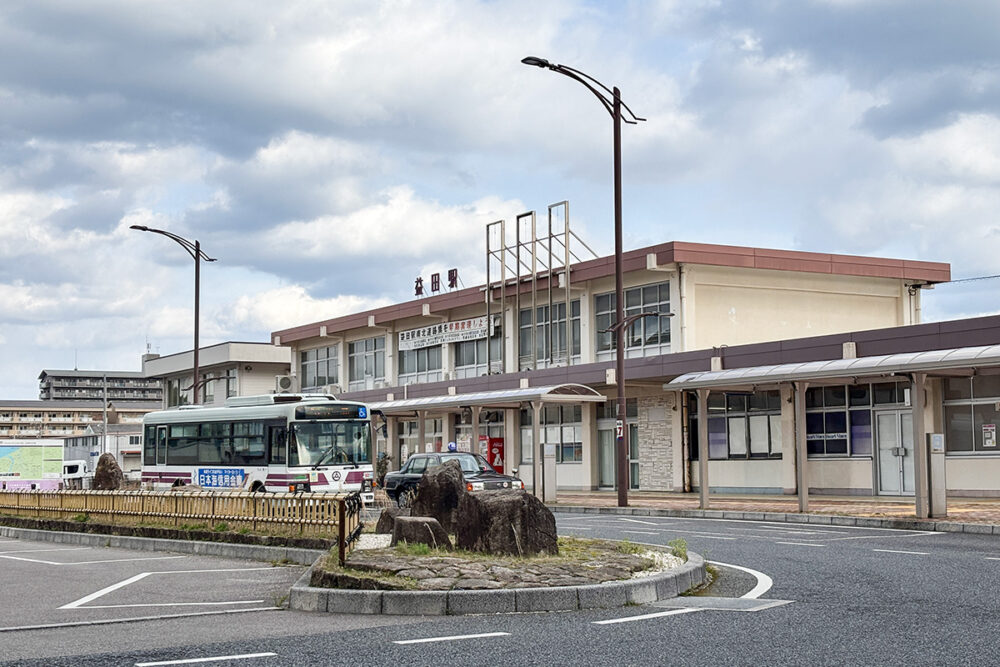山陰本線益田駅と山陽本線新山口駅を縦にバスで繋げる?