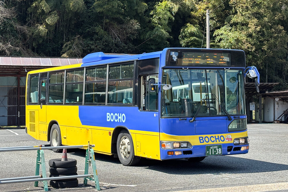 目を見ればすぐに車種が分かる特徴的な顔つき