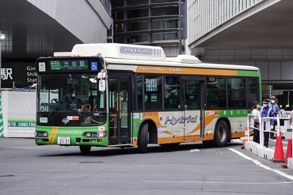 大都会を走るBRC。2023年撮影