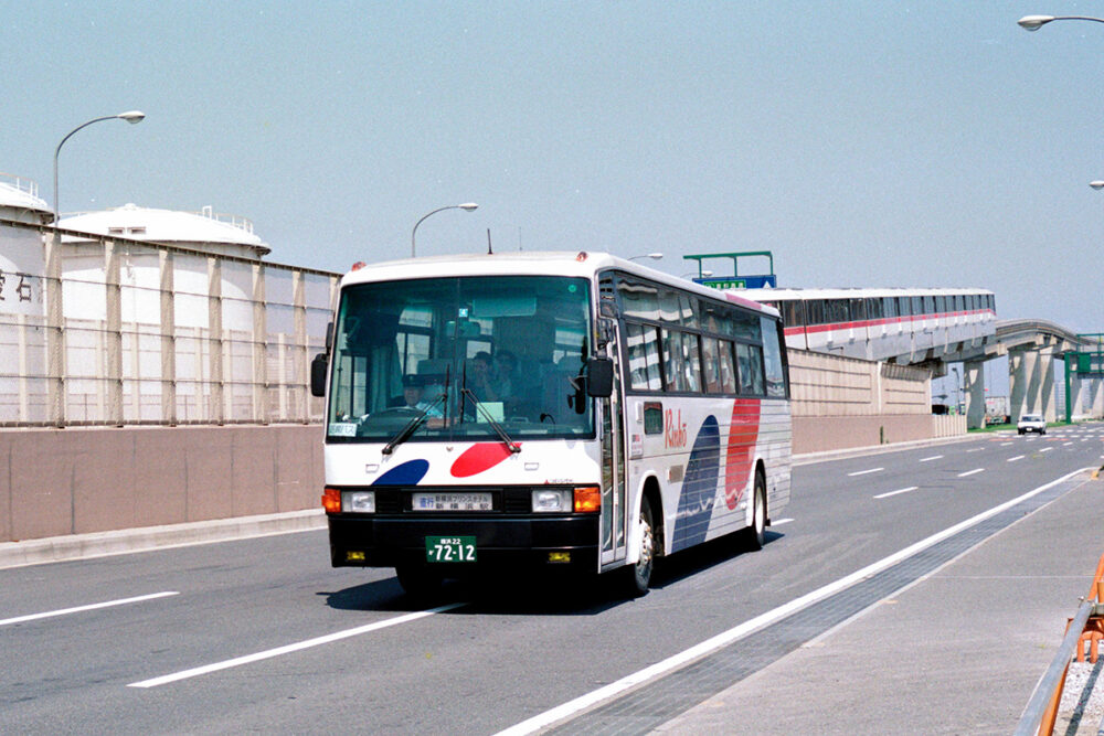 川崎鶴見臨港バスの空港リムジン車。初代エアロバスのMS725が使われていた