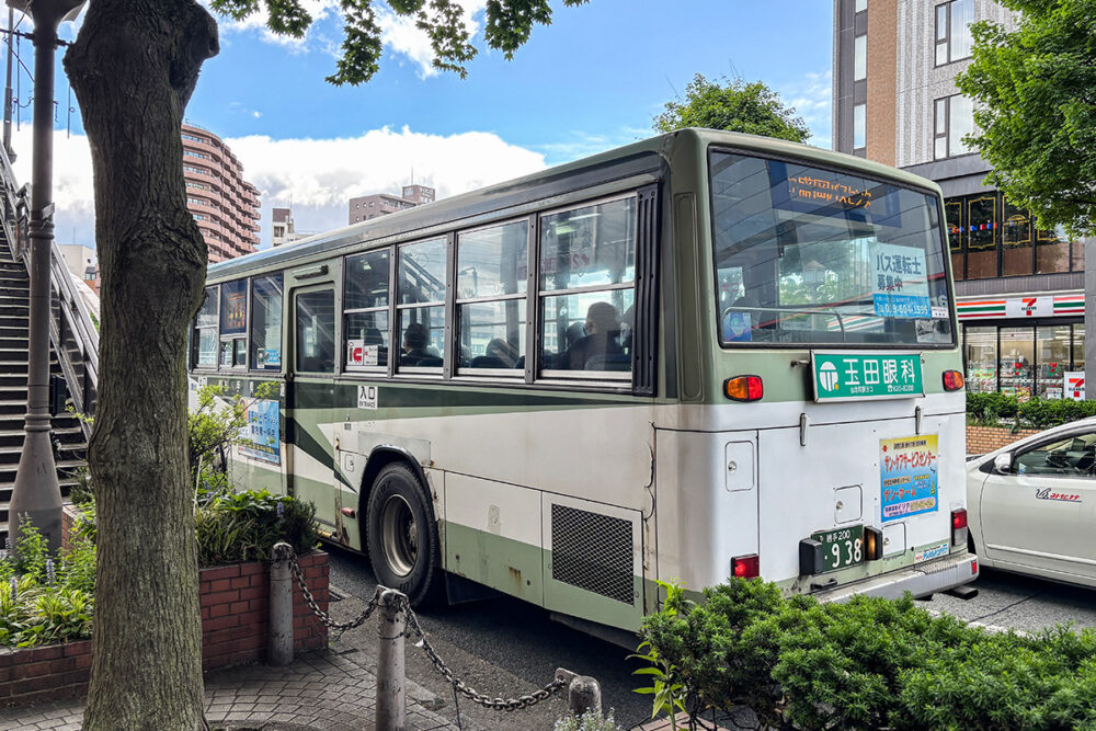 盛岡駅前に来たものとは別の岩手県交通キュービック。こちらも柿の種テールランプだ