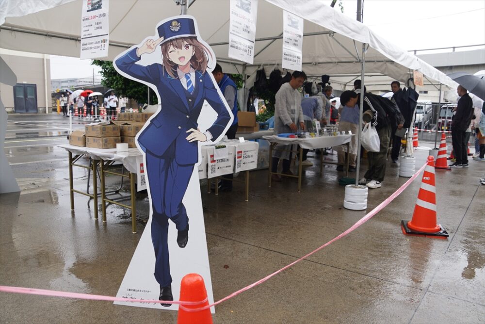 雨天にもかかわらず大人気の販売コーナー