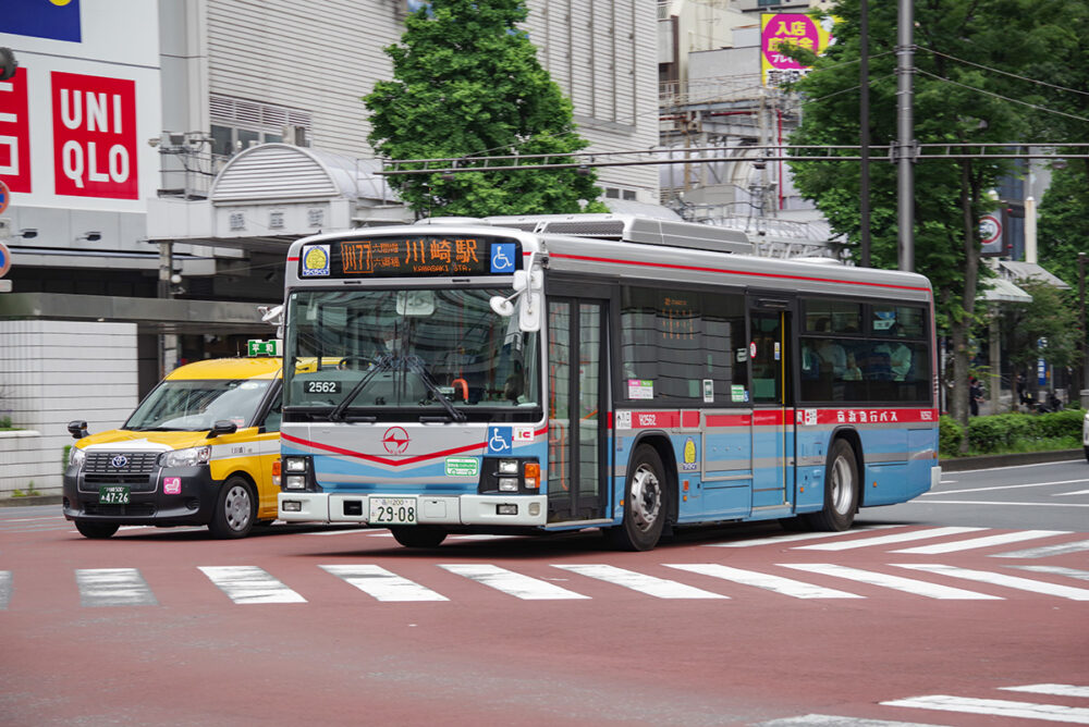 川77系統も川崎〜羽田周辺を結ぶ都県境越え路線バスの一つ