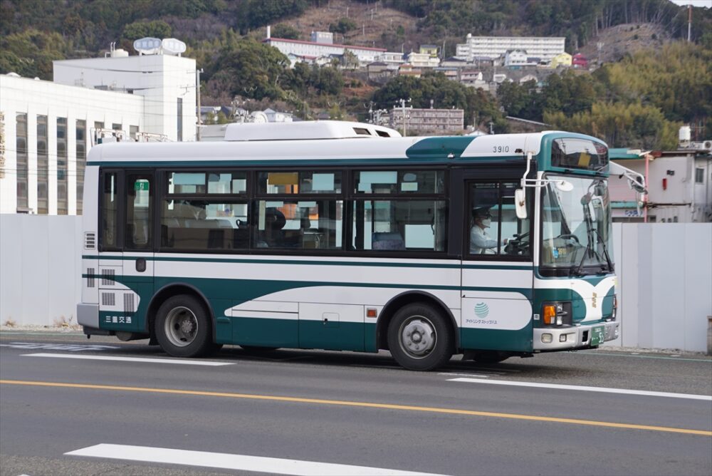 三重県のさらに地方に行けば中型だか小型だかわからない7m車も走っている