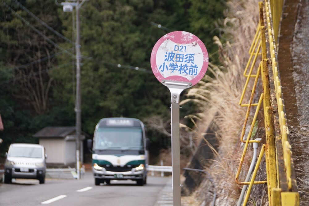 ただのバス停がマニアには立派な巡礼地に？