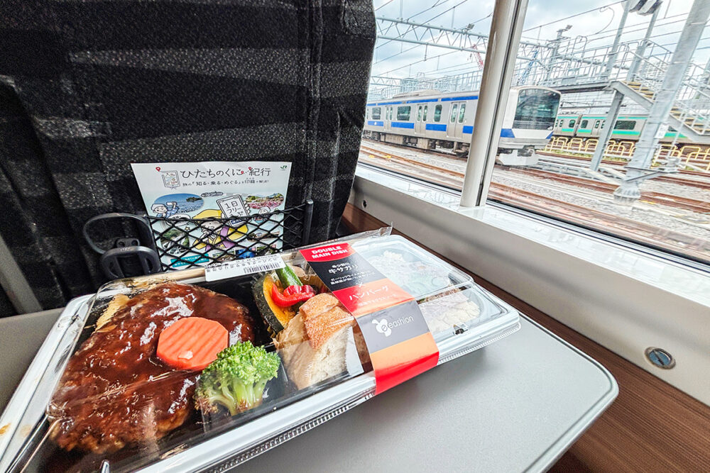 品川駅で調達したランチで食堂車ごっこしましょ