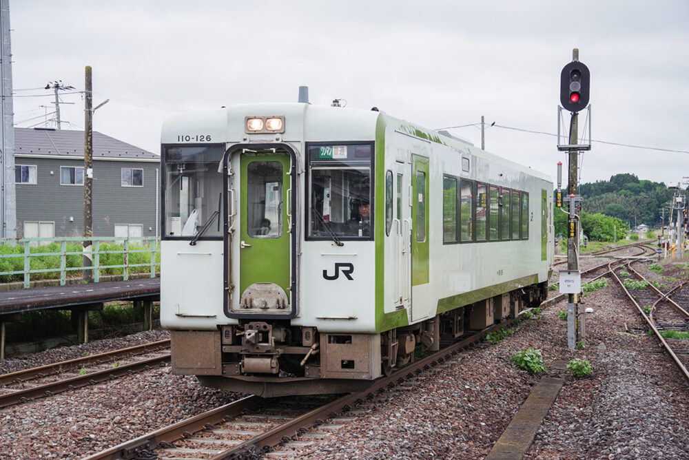 柳津行きの気仙沼線普通列車に乗り換え