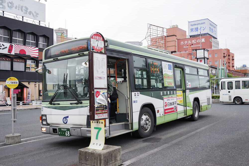 岩手県交通の本郷線で一関駅前にアプローチ
