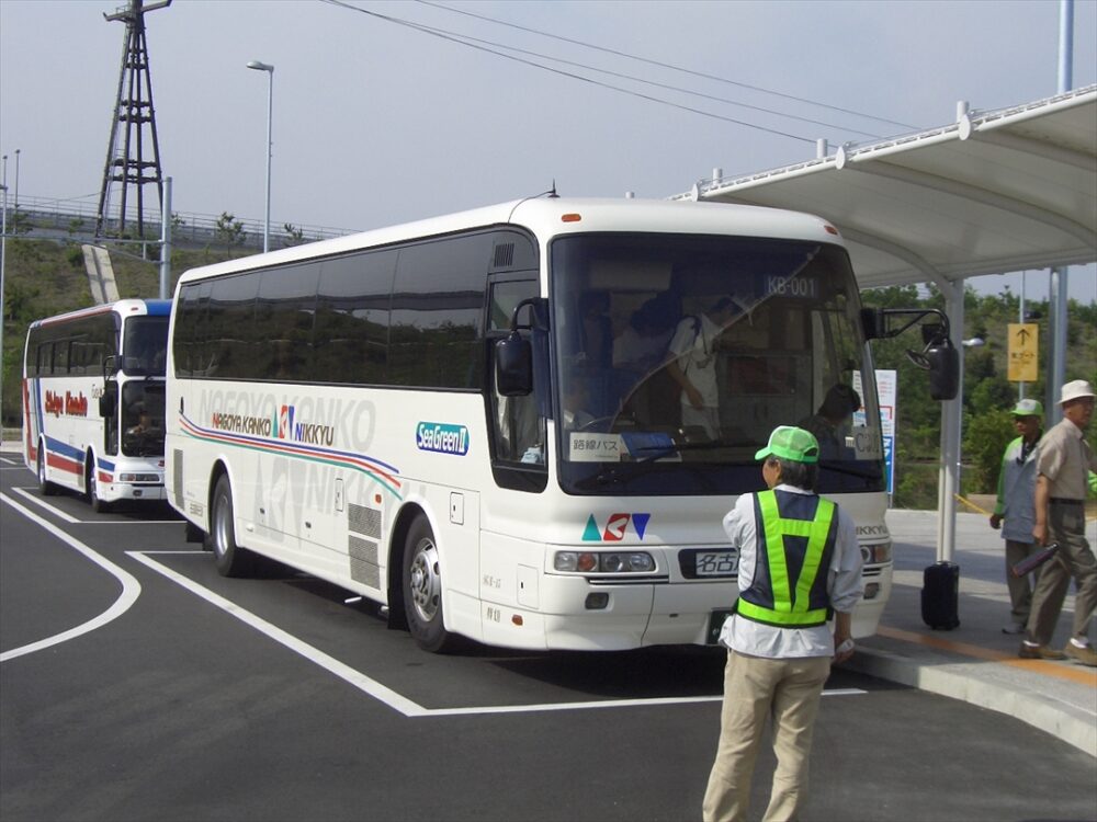 まだ多くの「二階だけ」スーパーハイデッカー車が闊歩していた時代？