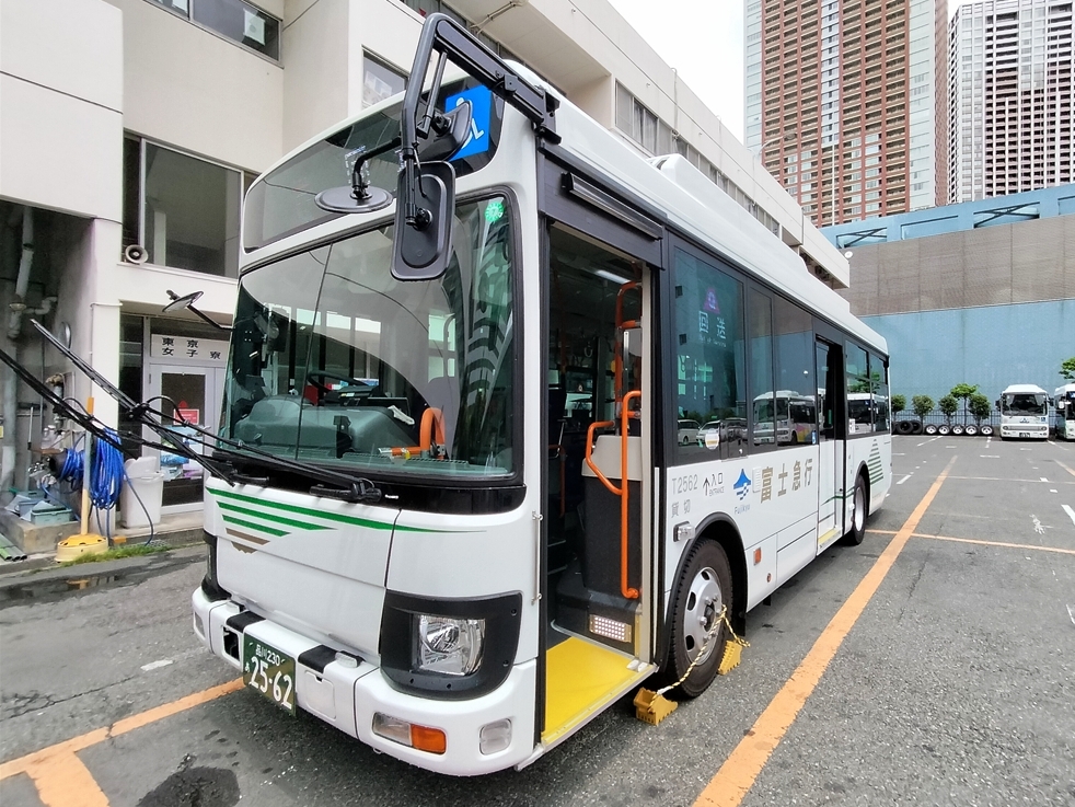 昼の休憩時に窓だけでも拭いておくと見え方も違う