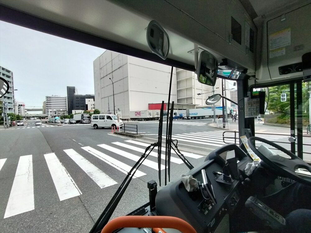 回送時に運転席後ろに小型のカメラをセットして自分の運転を後でチェックする