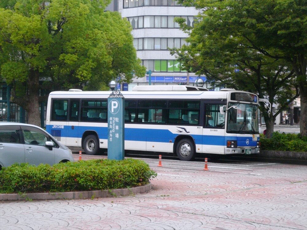 JRバス中国の路線車が待機中！