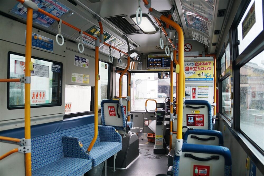 観光客は知らないのかほとんど乗っていない三重交通の車内
