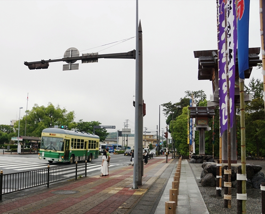 外宮前を走る電車ではなく電車型のバス