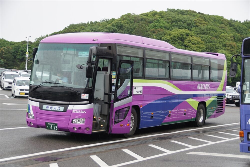 大阪から到着した明光バスの高速車
