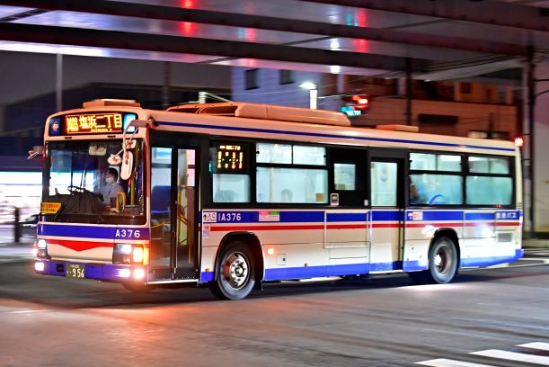 営業運転中の臨港バスいすゞエルガ