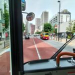【バス運転士不足問題】前の信号が赤の時に大型車がトロトロ惰性走行するのには理由があるんですよ!!