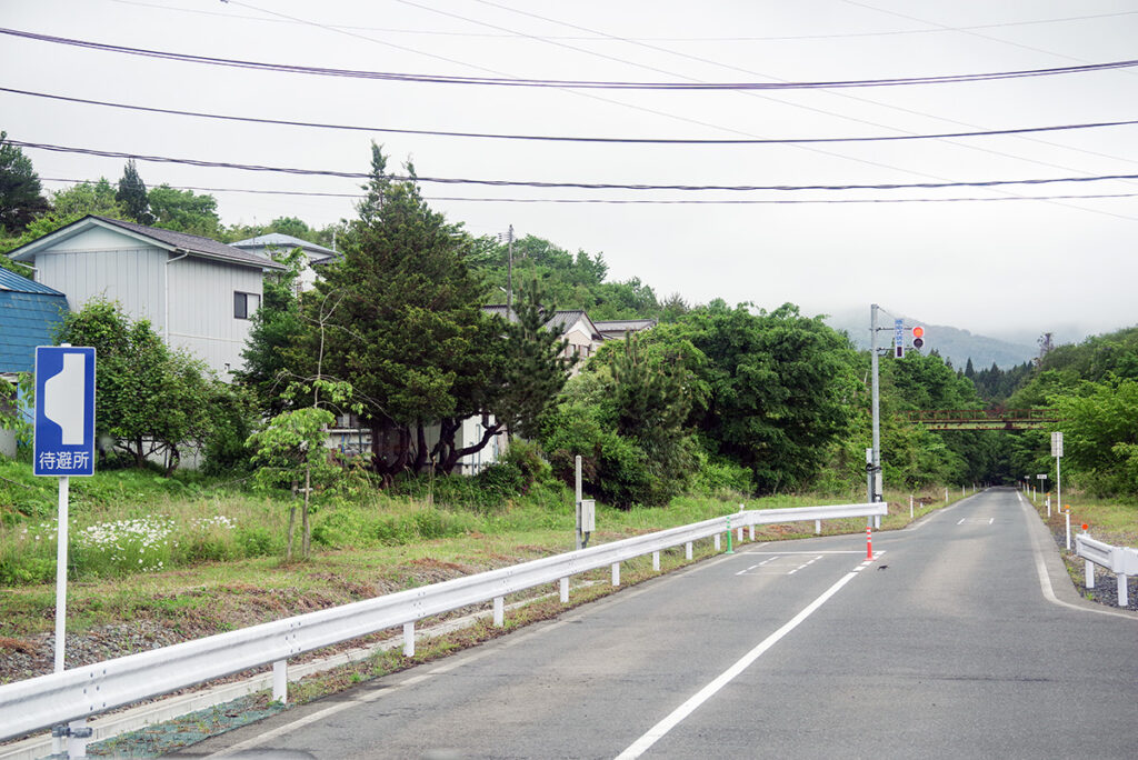 途中の主要停車ポイントである本吉は専用道路上にある