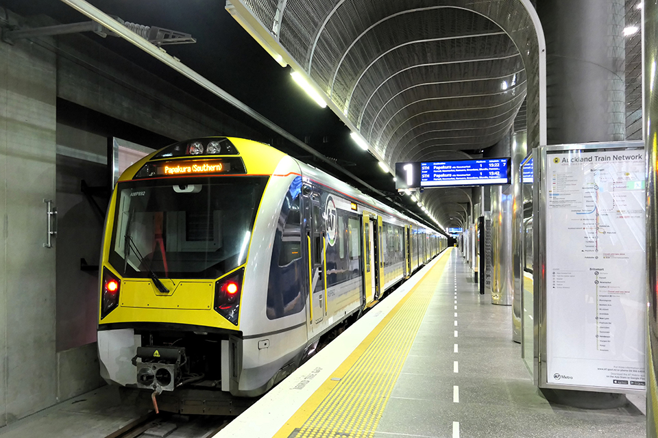 カード上限額には電車も含まれるので多く利用すれば日本より格安